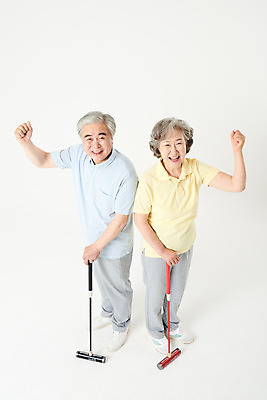 포토 JPG 스튜디오촬영 전신 여자 노년 남자 스포츠 가족 실내 건강 서기 경기 두명 옆모습 실버라이프 하이앵글 운동 건강관리 노부부 한국인 60대 즐거움 흰배경 게이트볼 노인만 오팔세대 액티브시니어 국내포토 라이프스타일 부부 감정 뷰포인트 백그라운드 관계 모션 관리 사람 동양인 성인 내부 구기 흰색 세대 성인만 파일형식