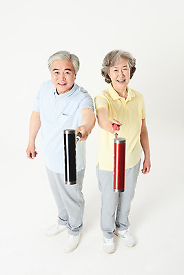 포토 JPG 스튜디오촬영 전신 여자 노년 남자 스포츠 가족 실내 건강 서기 경기 두명 옆모습 실버라이프 하이앵글 운동 건강관리 노부부 한국인 60대 즐거움 흰배경 게이트볼 노인만 오팔세대 액티브시니어 국내포토 라이프스타일 부부 감정 뷰포인트 백그라운드 관계 모션 관리 사람 동양인 성인 내부 구기 흰색 세대 성인만 파일형식