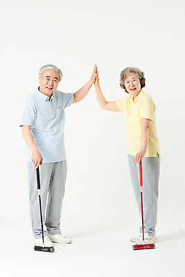 포토 JPG 스튜디오촬영 전신 여자 노년 남자 스포츠 가족 실내 건강 서기 경기 두명 옆모습 실버라이프 운동 건강관리 노부부 한국인 60대 즐거움 흰배경 게이트볼 노인만 오팔세대 액티브시니어 국내포토 라이프스타일 부부 감정 뷰포인트 백그라운드 관계 모션 관리 사람 동양인 성인 내부 구기 흰색 세대 성인만 파일형식