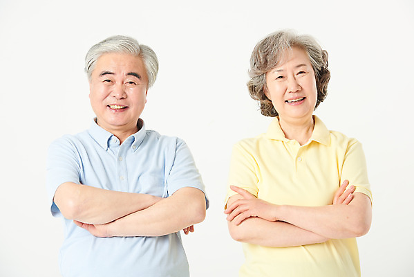 포토 JPG 스튜디오촬영 여자 노년 남자 가족 실내 건강 서기 상반신 두명 앞모습 실버라이프 운동복 운동 건강관리 노부부 한국인 60대 즐거움 흰배경 노인만 오팔세대 액티브시니어 국내포토 라이프스타일 부부 옷 감정 뷰포인트 백그라운드 관계 모션 관리 사람 동양인 성인 내부 흰색 세대 성인만 파일형식