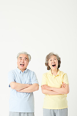 포토 JPG 스튜디오촬영 여자 노년 남자 가족 실내 건강 서기 상반신 두명 앞모습 실버라이프 운동복 운동 건강관리 노부부 한국인 60대 즐거움 흰배경 노인만 오팔세대 액티브시니어 국내포토 라이프스타일 부부 옷 감정 뷰포인트 백그라운드 관계 모션 관리 사람 동양인 성인 내부 흰색 세대 성인만 파일형식