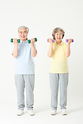 포토 JPG 스튜디오촬영 전신 여자 노년 남자 가족 실내 건강 서기 들기 두명 앞모습 실버라이프 운동복 운동 건강관리 노부부 아령 한국인 60대 즐거움 흰배경 노인만 오팔세대 액티브시니어 국내포토 라이프스타일 부부 옷 감정 뷰포인트 백그라운드 관계 모션 관리 사람 동양인 성인 내부 흰색 세대 성인만 파일형식