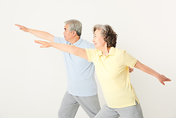 포토 JPG 스튜디오촬영 여자 노년 남자 요가 가족 실내 건강 서기 상반신 두명 옆모습 실버라이프 운동복 운동 건강관리 노부부 한국인 60대 즐거움 흰배경 노인만 오팔세대 액티브시니어 국내포토 라이프스타일 웰빙 부부 옷 감정 뷰포인트 백그라운드 관계 모션 관리 사람 동양인 성인 내부 흰색 세대 성인만 파일형식