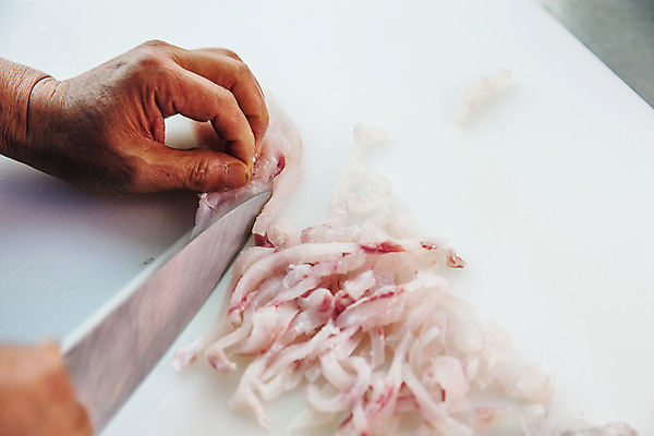 포토 JPG 주간 손 여행 한국 어류 풍경 야외 신체부위 생선회 회 경주 경상북도 감포 국내여행 물회 국내포토 자연요소 아시아 음식 사람 수중동물 경주_경상북도 경상도 파일형식