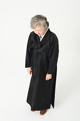 포토 JPG 스튜디오촬영 전신 여자 노년 할머니 실내 한명 서기 누끼 옆모습 실버라이프 하이앵글 한국인 슬픔 60대 눈물 흰배경 애도 장례 상복 장례식 노인여자한명만 국내포토 1 라이프스타일 감정 뷰포인트 백그라운드 모션 사람 동양인 성인 내부 흰색 여자한명만 노인여자만 파일형식