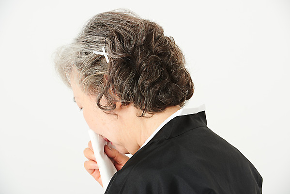 포토 JPG 스튜디오촬영 여자 노년 할머니 얼굴 실내 한명 서기 들기 누끼 근접촬영 상반신 뒷모습 실버라이프 한국인 슬픔 60대 눈물 흰배경 손수건 애도 장례 상복 장례식 노인여자한명만 국내포토 1 라이프스타일 감정 뷰포인트 백그라운드 모션 사람 동양인 성인 내부 신체부위 흰색 여자한명만 노인여자만 파일형식