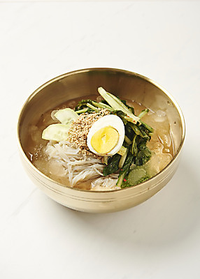 포토 JPG 스튜디오촬영 음식 사람없음 계란 흰배경 기호식품 냉면 물냉면 열무냉면 함흥냉면 제철음식 국내포토 한식 백그라운드 여름음식 실내 알 흰색 제철 파일형식 북한음식