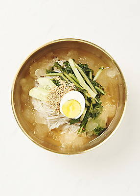 포토 JPG 스튜디오촬영 음식 사람없음 하이앵글 계란 흰배경 기호식품 냉면 물냉면 열무냉면 함흥냉면 플랫레이 제철음식 국내포토 한식 뷰포인트 백그라운드 여름음식 실내 알 흰색 플랫 제철 파일형식 북한음식