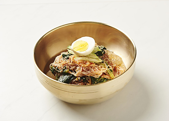 포토 JPG 스튜디오촬영 음식 사람없음 계란 흰배경 기호식품 냉면 비빔냉면 열무 열무냉면 제철음식 앙념 열무비빔국수 국내포토 한식 백그라운드 여름음식 실내 알 흰색 무 비빔국수 열무국수 제철 파일형식