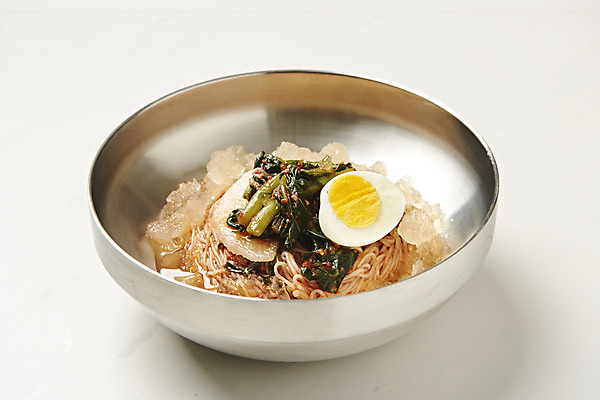 포토 JPG 스튜디오촬영 음식 사람없음 계란 흰배경 기호식품 냉면 비빔냉면 열무 열무냉면 제철음식 열무비빔국수 국내포토 한식 백그라운드 여름음식 실내 알 흰색 무 비빔국수 열무국수 제철 파일형식