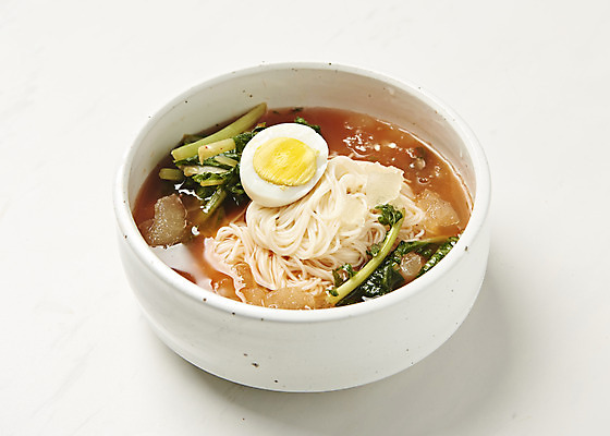 포토 JPG 스튜디오촬영 음식 김치 사람없음 계란 흰배경 기호식품 냉면 물냉면 비빔냉면 열무 열무냉면 제철음식 국내포토 한식 백그라운드 여름음식 실내 알 흰색 무 제철 파일형식