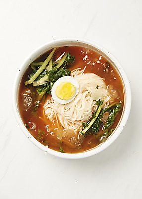 포토 JPG 스튜디오촬영 음식 김치 사람없음 하이앵글 계란 흰배경 기호식품 냉면 물냉면 비빔냉면 열무 열무냉면 플랫레이 제철음식 국내포토 한식 뷰포인트 백그라운드 여름음식 실내 알 흰색 플랫 무 제철 파일형식