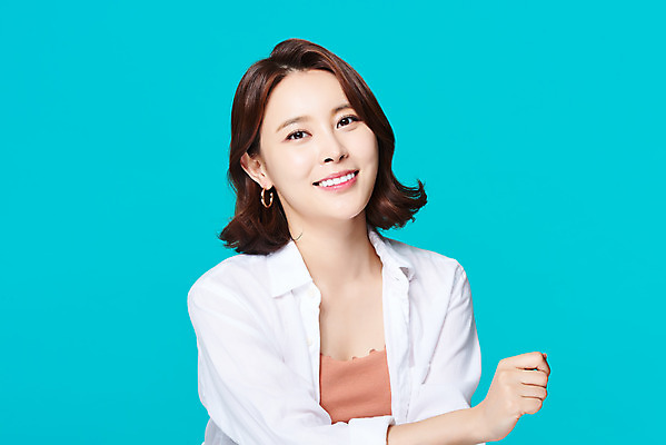 포토 JPG 스튜디오촬영 여자 다이어트 휴가 실내 한명 미소 상반신 20대 성인 앞모습 여름 여름휴가 바캉스 뷰티 한국인 파란배경 의료성형뷰티 성인여자한명만 국내포토 1 계절 뷰포인트 백그라운드 표정 건강 사람 동양인 청년 내부 파란색 여자한명만 성인여자만 파일형식 여름_계절