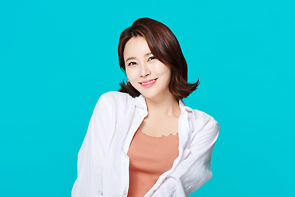 포토 JPG 스튜디오촬영 여자 다이어트 휴가 실내 한명 미소 상반신 20대 성인 앞모습 여름 여름휴가 바캉스 뷰티 한국인 파란배경 의료성형뷰티 성인여자한명만 국내포토 1 계절 뷰포인트 백그라운드 표정 건강 사람 동양인 청년 내부 파란색 여자한명만 성인여자만 파일형식 여름_계절