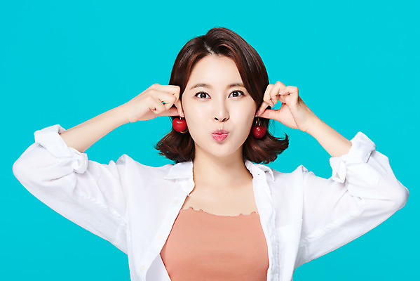 포토 JPG 스튜디오촬영 여자 다이어트 과일 휴가 실내 한명 미소 들기 상반신 20대 성인 앞모습 여름 여름휴가 바캉스 뷰티 한국인 앵두 파란배경 상큼 의료성형뷰티 성인여자한명만 국내포토 1 계절 열매 뷰포인트 백그라운드 모션 표정 건강 사람 동양인 청년 내부 파란색 여자한명만 성인여자만 파일형식 여름_계절