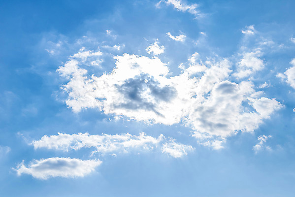 포토 JPG 주간 구름 하늘색 백그라운드 겨울 자연 하늘 풍경 사람없음 야외 햇빛 태양 뭉게구름 국내포토 자연요소 계절 파란색 생태계 파일형식 구름_자연