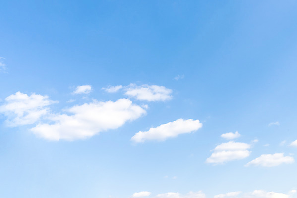 포토 JPG 주간 구름 하늘색 백그라운드 겨울 자연 하늘 풍경 사람없음 야외 햇빛 뭉게구름 국내포토 자연요소 계절 파란색 태양 생태계 파일형식 구름_자연