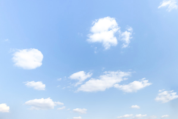 포토 JPG 주간 구름 하늘색 백그라운드 겨울 자연 하늘 풍경 사람없음 야외 햇빛 뭉게구름 국내포토 자연요소 계절 파란색 태양 생태계 파일형식 구름_자연