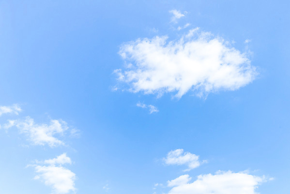 포토 JPG 주간 구름 하늘색 백그라운드 겨울 자연 하늘 풍경 사람없음 야외 햇빛 뭉게구름 국내포토 자연요소 계절 파란색 태양 생태계 파일형식 구름_자연