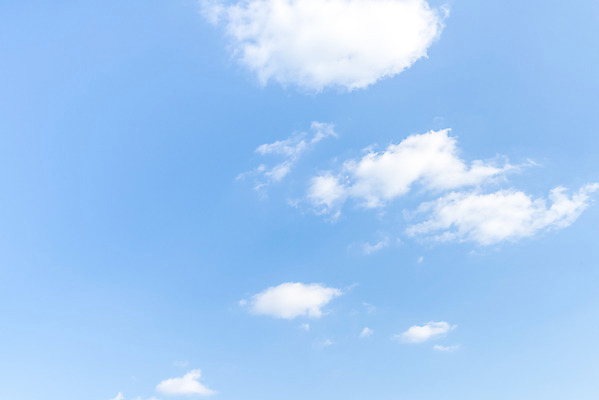 포토 JPG 주간 구름 하늘색 백그라운드 겨울 자연 하늘 풍경 사람없음 야외 햇빛 뭉게구름 국내포토 자연요소 계절 파란색 태양 생태계 파일형식 구름_자연