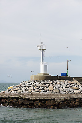 포토 JPG 주간 섬 여행 한국 등대 풍경 사람없음 야외 관광지 항구 전라남도 국내여행 서해안 송이도 몽돌해변 영광군 국내포토 자연요소 아시아 교통시설 전라도 영광 파일형식