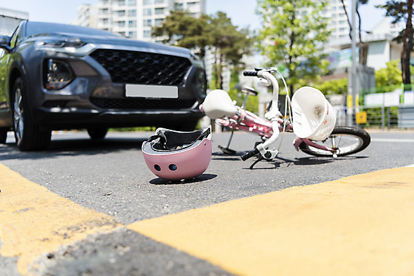 포토 JPG 주간 근접촬영 사람없음 야외 자전거 헬멧 보호장비 교통사고 안전사고 어린이보호구역 국내포토 자연요소 뷰포인트 안전 바이크 장비 사건 보호구역 파일형식