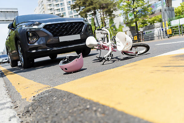 포토 JPG 주간 근접촬영 사람없음 야외 자전거 헬멧 보호장비 교통사고 안전사고 어린이보호구역 국내포토 자연요소 뷰포인트 안전 바이크 장비 사건 보호구역 파일형식