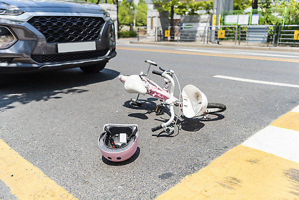 포토 JPG 주간 근접촬영 사람없음 야외 자전거 헬멧 보호장비 교통사고 안전사고 어린이보호구역 국내포토 자연요소 뷰포인트 안전 바이크 장비 사건 보호구역 파일형식