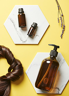 포토 JPG 스튜디오촬영 실내 관리 사람없음 하이앵글 머리카락 질병 오브젝트 헤어관리 드라이플라워 노란배경 두피관리 영양제 탈모 플랫레이 헤어에센스 국내포토 꽃 뷰포인트 백그라운드 의학 내부 뷰티 약 노란색 머리 플랫 에센스 증상 파일형식