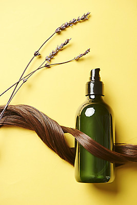 포토 JPG 스튜디오촬영 실내 관리 사람없음 하이앵글 머리카락 질병 오브젝트 헤어관리 드라이플라워 노란배경 두피관리 영양제 탈모 플랫레이 헤어에센스 국내포토 꽃 뷰포인트 백그라운드 의학 내부 뷰티 약 노란색 머리 플랫 에센스 증상 파일형식