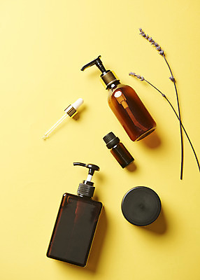 포토 JPG 스튜디오촬영 실내 관리 사람없음 하이앵글 질병 오브젝트 헤어관리 드라이플라워 노란배경 두피관리 영양제 탈모 플랫레이 헤어에센스 국내포토 꽃 뷰포인트 백그라운드 의학 내부 뷰티 약 노란색 플랫 에센스 증상 파일형식