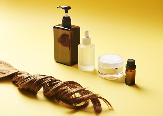 포토 JPG 스튜디오촬영 실내 관리 사람없음 머리카락 질병 오브젝트 헤어관리 노란배경 두피관리 영양제 탈모 헤어에센스 국내포토 백그라운드 의학 내부 뷰티 약 노란색 머리 에센스 증상 파일형식