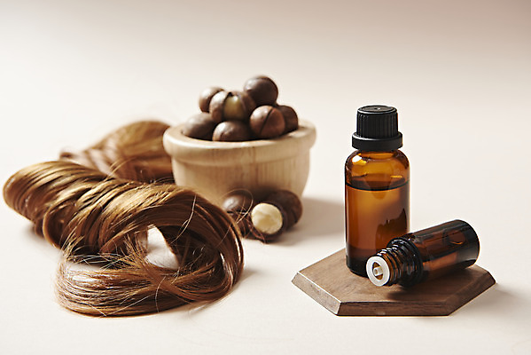 포토 JPG 스튜디오촬영 실내 관리 사람없음 머리카락 질병 오브젝트 헤어관리 두피관리 영양제 탈모 베이지색배경 마카다미아 헤어에센스 국내포토 백그라운드 의학 내부 뷰티 약 머리 견과류 베이지색 에센스 증상 파일형식