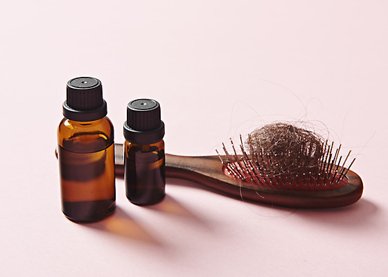 포토 JPG 스튜디오촬영 실내 관리 사람없음 머리카락 머리빗 질병 오브젝트 헤어관리 두피관리 영양제 탈모 분홍색배경 헤어에센스 국내포토 분홍색 백그라운드 의학 내부 뷰티 약 머리 미용용품 에센스 증상 파일형식