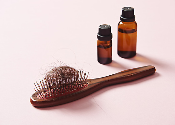 포토 JPG 스튜디오촬영 실내 관리 사람없음 머리카락 머리빗 질병 오브젝트 헤어관리 두피관리 영양제 탈모 분홍색배경 헤어에센스 국내포토 분홍색 백그라운드 의학 내부 뷰티 약 머리 미용용품 에센스 증상 파일형식