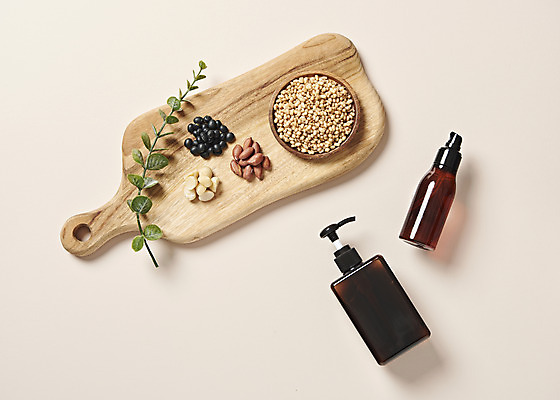 포토 JPG 스튜디오촬영 실내 관리 사람없음 하이앵글 견과류 머리빗 질병 오브젝트 헤어관리 나무도마 두피관리 탈모 베이지색배경 플랫레이 헤어에센스 국내포토 뷰포인트 백그라운드 의학 도마 내부 목재 뷰티 미용용품 플랫 베이지색 에센스 증상 파일형식