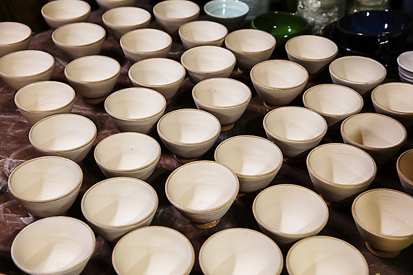 포토 JPG 주간 그릇 한국 풍경 사람없음 야외 관광지 도자기 충청남도 도자기공예 공주 충청도 국내여행 황토가마 국내포토 자연요소 식기 아시아 여행 공예 파일형식 가마_도구