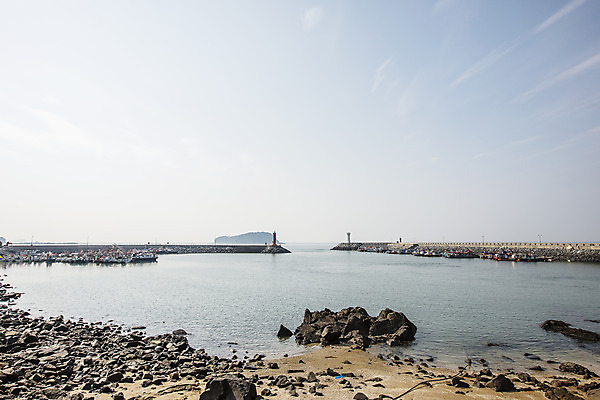 포토 JPG 주간 바다 한국 등대 풍경 사람없음 야외 관광지 항구 충청남도 충청도 국내여행 서해안 보령 무창포항 국내포토 자연요소 아시아 여행 교통시설 파일형식