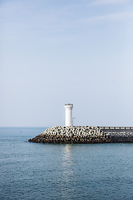 포토 JPG 주간 바다 하늘 한국 등대 풍경 사람없음 야외 관광지 항구 충청남도 충청도 국내여행 서해안 보령 무창포항 국내포토 자연요소 아시아 여행 교통시설 파일형식