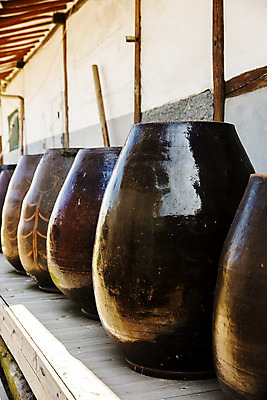 포토 JPG 주간 한국 풍경 사람없음 야외 관광지 항아리 충청남도 막걸리 충청도 국내여행 술독 양조장 당진 신평양조장 국내포토 자연요소 아시아 여행 주류 도자기 파일형식