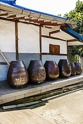 포토 JPG 주간 한국 풍경 사람없음 야외 관광지 항아리 충청남도 막걸리 충청도 국내여행 술독 양조장 당진 신평양조장 국내포토 자연요소 아시아 여행 주류 도자기 파일형식