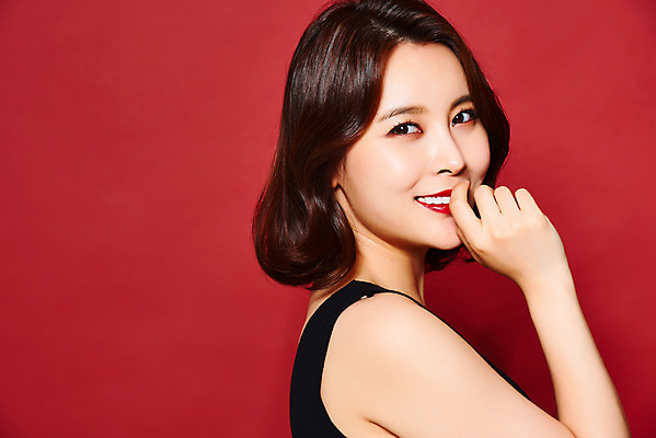 포토 JPG 스튜디오촬영 드레스 여자 실내 관리 한명 서기 미소 상반신 20대 성인 옆모습 뷰티 섹시 한국인 우아함 빨간배경 의료성형뷰티 성인여자한명만 국내포토 1 옷 뷰포인트 백그라운드 컨셉 모션 표정 사람 동양인 청년 내부 빨간색 여자한명만 성인여자만 파일형식