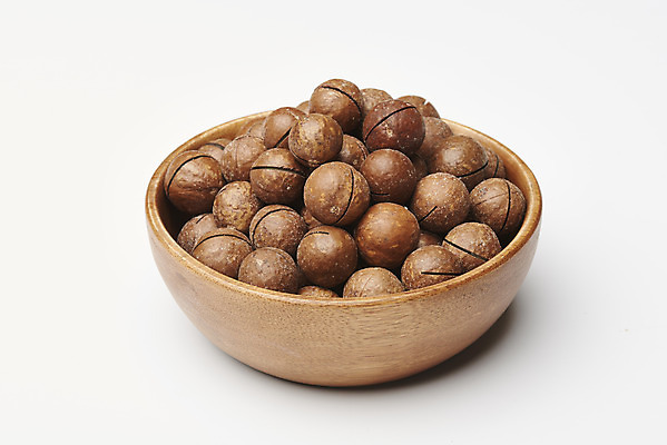 포토 JPG 스튜디오촬영 그릇 디저트 건조 실내 사람없음 여러개 견과류 흰배경 유기농 나무그릇 단백질 마카다미아 슈퍼푸드 국내포토 식기 웰빙 음식 다수 백그라운드 내부 목재 흰색 건강식품 영양소 파일형식