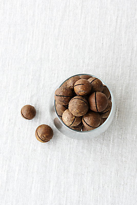 포토 JPG 스튜디오촬영 유리병 디저트 건조 실내 사람없음 하이앵글 여러개 견과류 흰배경 유기농 단백질 플랫레이 마카다미아 슈퍼푸드 국내포토 웰빙 음식 뷰포인트 다수 백그라운드 병_용기 내부 흰색 플랫 건강식품 영양소 파일형식