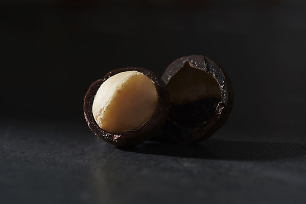 포토 JPG 스튜디오촬영 검은배경 디저트 건조 실내 근접촬영 사람없음 한개 견과류 유기농 단백질 마카다미아 슈퍼푸드 국내포토 1 웰빙 음식 뷰포인트 백그라운드 내부 검은색 건강식품 영양소 파일형식