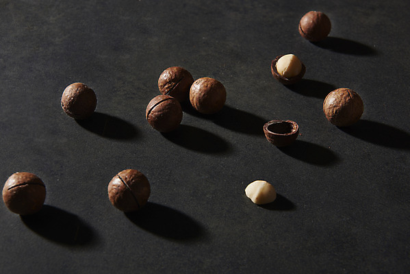 포토 JPG 스튜디오촬영 검은배경 디저트 건조 실내 사람없음 여러개 견과류 유기농 단백질 마카다미아 슈퍼푸드 국내포토 웰빙 음식 다수 백그라운드 내부 검은색 건강식품 영양소 파일형식