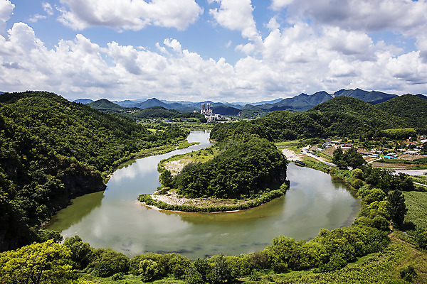 포토 JPG 주간 구름 여행 하늘 한국 풍경 사람없음 야외 관광지 강원도 국내여행 영월 한반도지형 선암마을 서강 국내포토 자연요소 아시아 강 명승지 파일형식
