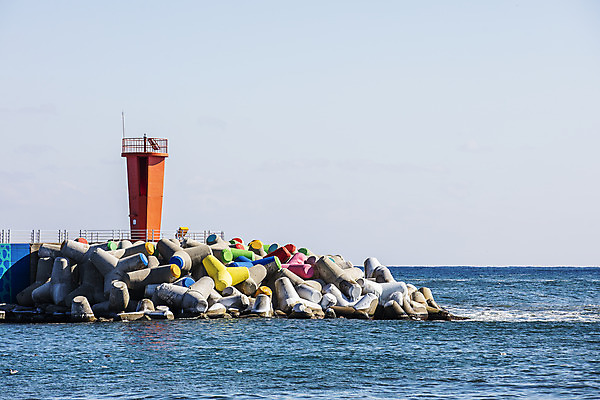 포토 JPG 주간 바다 여행 하늘 한국 등대 풍경 사람없음 야외 관광지 방파제 강원도 동해 국내여행 고성_강원도 대진항 국내포토 자연요소 공공시설 아시아 항구 파일형식
