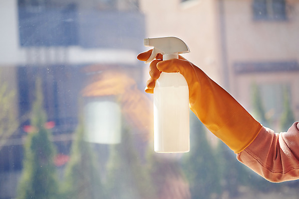 포토 JPG 손 여자 50대 창문 가족 엄마 주택 실내 한명 신체부위 청결 한국인 청소 뿌리기 스프레이 고무장갑 걸레 대청소 유리창닦기 중년여자한명만 국내포토 1 중년 장갑 관계 모션 사람 동양인 내부 건물 위생 청소도구 닦기 고무 여자한명만 중년여자만 파일형식