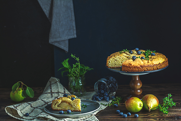 포토 JPG 해외이미지 열매 음식 백그라운드 포크 과일 탁자 디저트 치즈 요리 사람없음 목재 파란색 케이크 주방 검은색 어둠 빵집 껍질 흰색 시골 신선 달콤 맛 아침식사 잼 굽기 레몬 크림 메뉴 블루베리 레시피 요거트 프랑스어 커스터드 타르트 페스츄리 핸드메이드 맛있는 해외202007 해외포토 나무 식물 문자 식기 빵 컬러 가구 컨셉 재료 유제품 상점 식사 소스_음식 구이 파이_빵 파일형식